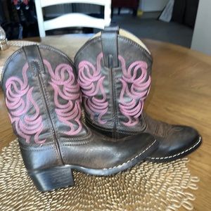 Girl's cowboy boots
